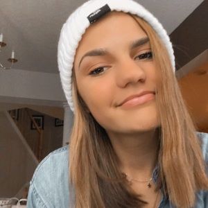 Meet your Posher, Abbi